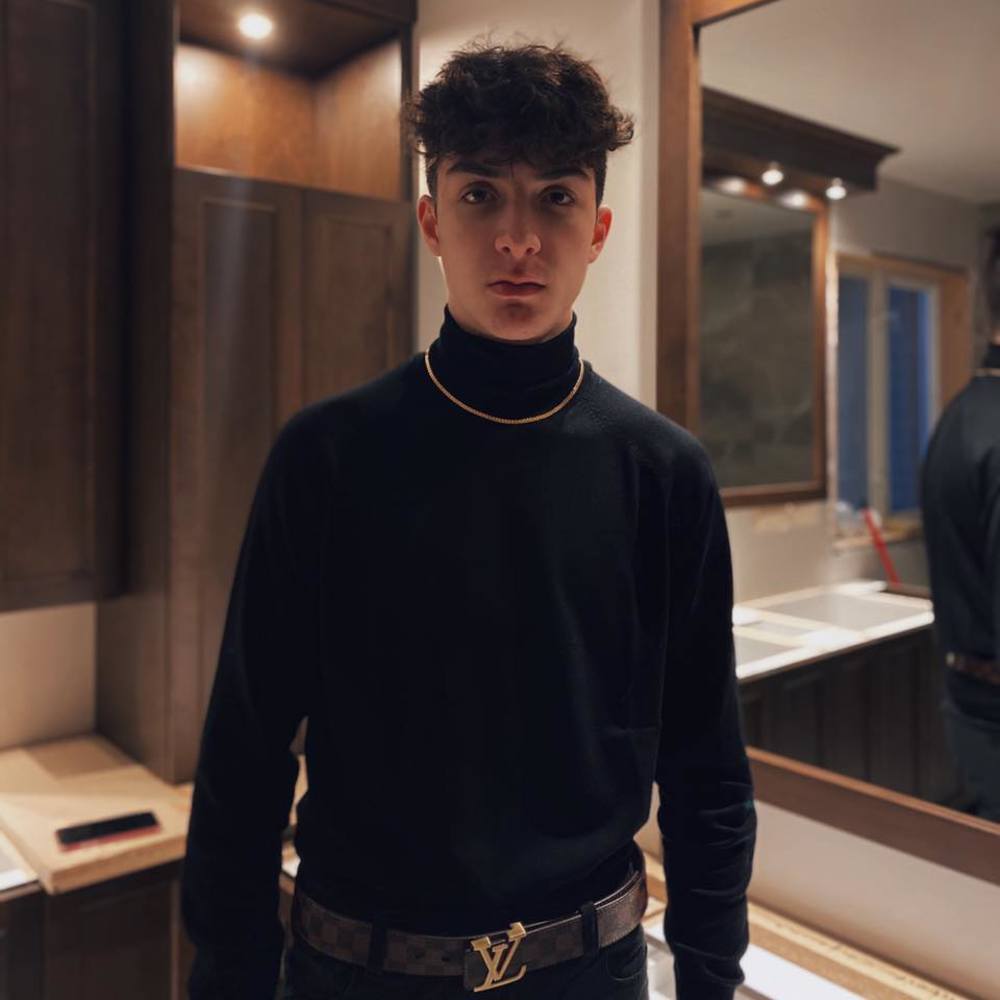 Meet your Posher, Nicholas